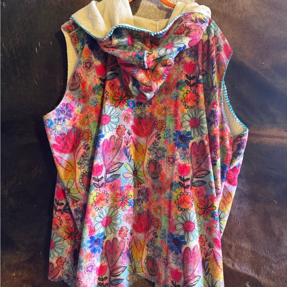 NATURAL LIFE Colorful Floral Vest with Cream Lining - Picture 3 of 3